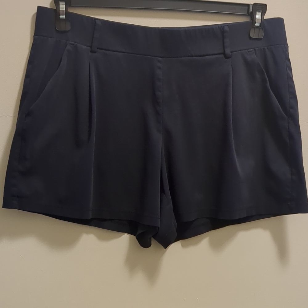 Loft Women's Navy Shorts Size M 4 Pockets 100% Cotton Good Condition.